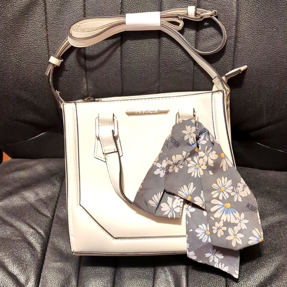 Steve Madden Handbags - Steve Madden white crossbody purse. Excellent condition. 8 inch by 8 in